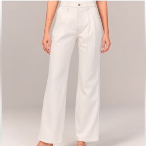 Abercrombie & Fitch The 90’s Relaxed Jean - High Rise